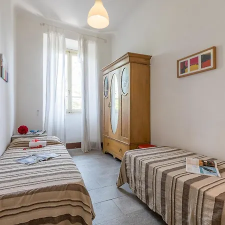 Sleeps 6 Motrone di Versilia