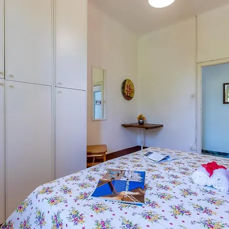 Sleeps 6